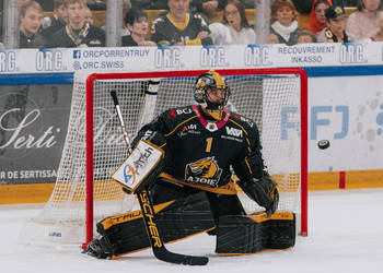 1 Wolf Tim, C.G Photographie, Club National League, Colin Girard, Gardien, HC Ajoie, HC Fribourg Gottéron, HCA, HCAjoie, HCFG, Hockey Club Ajoie, Joueurs NL, NL, National League, Porrentruy, RAIFFEISEN ARENA, Saison 2023-24, hockey, patinoire