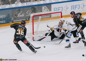 38 Asselin Guillaume, C.G Photographie, Club National League, Colin Girard, HC Ajoie, HCA, HCAjoie, Hockey Club Ajoie, Joueurs NL, NL, National League, Porrentruy, RAIFFEISEN ARENA, Saison 2023-24, hockey, occasion manquée, patinoire