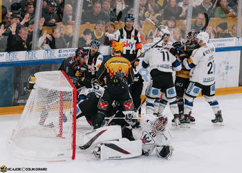 C.G Photographie, Club National League, Colin Girard, HC Ajoie, HCA, HCAjoie, Hockey Club Ajoie, NL, National League, Porrentruy, RAIFFEISEN ARENA, Saison 2023-24, bagarre, hockey, patinoire