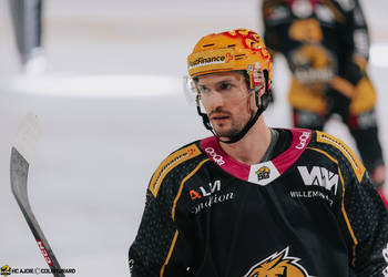 4 Hazen Jonathan, C.G Photographie, Club National League, Colin Girard, HC Ajoie, HC Fribourg Gottéron, HCA, HCAjoie, HCFG, Hockey Club Ajoie, Joueurs NL, NL, National League, Porrentruy, Postfinance Topscorer, RAIFFEISEN ARENA, Saison 2023-24, hockey, patinoire