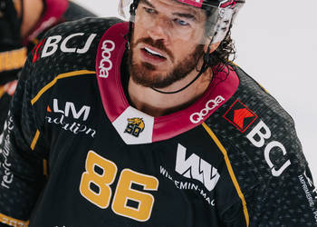 86 Gélinas Eric, But, C.G Photographie, Club National League, Colin Girard, HC Ajoie, HCA, HCAjoie, Hockey Club Ajoie, Joueurs NL, NL, National League, Porrentruy, RAIFFEISEN ARENA, Saison 2023-24, célébration, hockey, patinoire