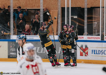 23 Gauthier Frédérik, 3 Sopa Kyen, 88 Audette Daniel, But, C.G Photographie, Club National League, Colin Girard, HC Ajoie, HCA, HCAjoie, Hockey Club Ajoie, NL, National League, Porrentruy, RAIFFEISEN ARENA, Saison 2023-24, célébration, hockey, patinoire