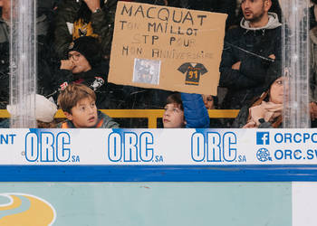 C.G Photographie, Club National League, Colin Girard, Fin de match, HC Ajoie, HCA, HCAjoie, Hockey Club Ajoie, NL, National League, Pancarte, Porrentruy, RAIFFEISEN ARENA, Saison 2023-24, hockey, patinoire, supporters