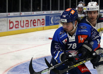 61 Arnold Fabio, C.G Photographie, Club National League, Colin Girard, HC Ajoie, HC Davos, HCA, HCAjoie, Hockey Club Ajoie, Joueurs NL, NL, National League, Porrentruy, RAIFFEISEN ARENA, Saison 2023-24, entrée joueurs, hockey, patinoire