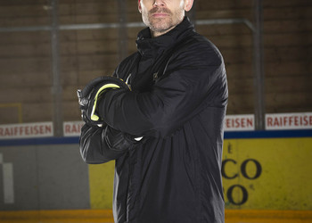51 Birbaum Alain, C.G Photographie, Club National League, Colin Girard, HC Ajoie, HC Davos, HCA, HCAjoie, Hockey Club Ajoie, Joueurs NL, NL, National League, Porrentruy, RAIFFEISEN ARENA, Saison 2023-24, hockey, patinoire, sourire