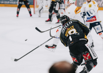 91 Macquat Steven, C.G Photographie, Club National League, Colin Girard, Fin de match, HC Ajoie, HC Davos, HCA, HCAjoie, Hockey Club Ajoie, Joueurs NL, NL, National League, Porrentruy, RAIFFEISEN ARENA, Saison 2023-24, hockey, patinoire