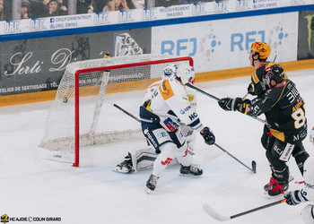 40 Ciaccio Damiano, C.G Photographie, Club National League, Colin Girard, Fin de match, Gardien, HC Ajoie, HC Davos, HCA, HCAjoie, Hockey Club Ajoie, Joueurs NL, NL, National League, Porrentruy, RAIFFEISEN ARENA, Saison 2023-24, hockey, patinoire