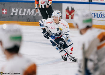 40 Ciaccio Damiano, C.G Photographie, Club National League, Colin Girard, Fin de match, Gardien, HC Ajoie, HC Davos, HCA, HCAjoie, Hockey Club Ajoie, Joueurs NL, NL, National League, Porrentruy, RAIFFEISEN ARENA, Saison 2023-24, hockey, patinoire