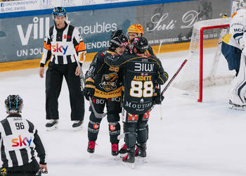 4 Hazen Jonathan, But, C.G Photographie, Colin Girard, HC Ambri-Piotta, HCA, HCAP, HCAjoie, Hockey Club Ajoie, Joueurs NL, NL, National League, Porrentruy, Postfinance Topscorer, RAIFFEISEN ARENA, Saison 2023-24, célébration, hockey