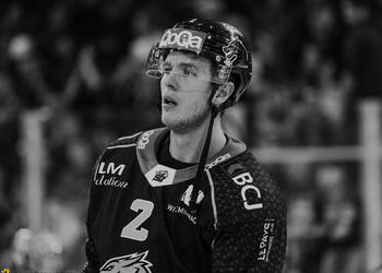 2 Pilet Valentin, C.G Photographie, Colin Girard, Fin de match, HC Ambri-Piotta, HCA, HCAP, HCAjoie, Hockey Club Ajoie, Joueurs NL, NL, National League, Porrentruy, RAIFFEISEN ARENA, Saison 2023-24, hockey