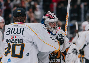 30 Patenaude Noah, 40 Ciaccio Damiano, C.G Photographie, Colin Girard, Extérieur, Fin de match, Gardien, HCA, HCAjoie, Hockey Club Ajoie, Joueurs NL, Lausanne, Lausanne HC, Saison 2023-24, Vaudoise Arena, complicité