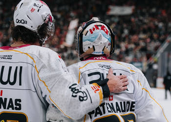 30 Patenaude Noah, 86 Gélinas Eric, C.G Photographie, Colin Girard, Extérieur, HCA, HCAjoie, Hockey Club Ajoie, Joueurs NL, Lausanne, Lausanne HC, Saison 2023-24, Vaudoise Arena, complicité