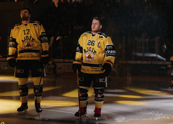 26 Fey Kevin, 50e, C.G Photographie, Colin Girard, HCA, HCAjoie, Hockey Club Ajoie, Joueurs NL, Match spécial, RAIFFEISEN ARENA, Saison 2023-24, entrée joueurs