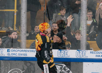 4 Hazen Jonathan, C.G Photographie, Colin Girard, Fin de match, HC Fribourg Gottéron, HCA, HCAjoie, HCFG, Hockey Club Ajoie, Joueurs NL, NL, National League, Porrentruy, Postfinance Topscorer, RAIFFEISEN ARENA, Saison 2023-24, hockey