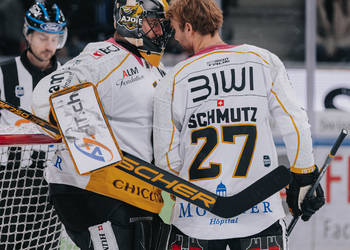 1 Wolf Tim, 27 Schmutz Reto, C.G Photographie, Colin Girard, Extérieur, Gardien, HCA, HCAjoie, Hockey Club Ajoie, Joueurs NL, Saison 2023-24, Swiss Life Arena, ZSC Lions, Zurich, complicité