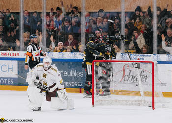 23 Gauthier Frédérik, But, C.G Photographie, Colin Girard, GSHC, Genève Servette Hockey Club, HCA, HCAjoie, Hockey Club Ajoie, NL, National League, Porrentruy, RAIFFEISEN ARENA, Saison 2023-24, célébration, hockey