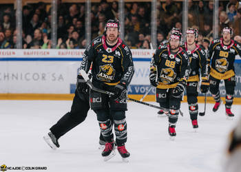 23 Gauthier Frédérik, But, C.G Photographie, Colin Girard, GSHC, Genève Servette Hockey Club, HCA, HCAjoie, Hockey Club Ajoie, NL, National League, Porrentruy, RAIFFEISEN ARENA, Saison 2023-24, célébration, hockey