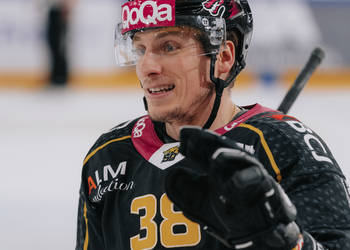 38 Asselin Guillaume, But, C.G Photographie, Colin Girard, HCA, HCAjoie, Hockey Club Ajoie, Joueurs NL, NL, National League, Porrentruy, RAIFFEISEN ARENA, SCL Tigers, SCLangnau Tigers, Saison 2023-24, célébration, hockey