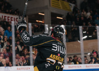 38 Asselin Guillaume, C.G Photographie, Colin Girard, Fin de match, HCA, HCAjoie, Hockey Club Ajoie, Joueurs NL, NL, National League, Porrentruy, RAIFFEISEN ARENA, SCL Tigers, SCLangnau Tigers, Saison 2023-24, hockey