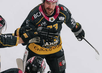 23 Gauthier Frédérik, But, C.G Photographie, Colin Girard, HCA, HCAjoie, Hockey Club Ajoie, NL, National League, Porrentruy, RAIFFEISEN ARENA, SC Rapperswil Jona-Lakers, SCRJL, Saison 2023-24, célébration, hockey, sourire