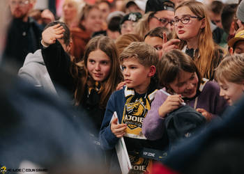 C.G Photographie, Colin Girard, HCA, HCAjoie, Hockey Club Ajoie, NL, National League, Nouveau bâtiment, Porrentruy, RAIFFEISEN ARENA, Saison 2023-24, enfant, fan, hockey, séance d'autographe