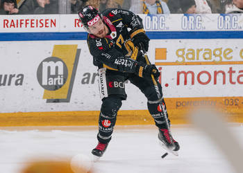 17 Thiry Thomas, C.G Photographie, Colin Girard, EVZ, EVZoug, EVZug, HCA, HCAjoie, Hockey Club Ajoie, Joueurs NL, NL, National League, Porrentruy, RAIFFEISEN ARENA, Saison 2023-24, hockey, shoot