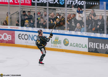 74 Sciaroni Gregory, But, C.G Photographie, Colin Girard, HCA, HCAjoie, Hockey Club Ajoie, Joueurs NL, NL, National League, Porrentruy, RAIFFEISEN ARENA, Saison 2023-24, célébration, hockey