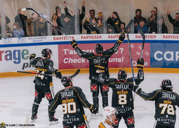 4 Hazen Jonathan, But, C.G Photographie, Colin Girard, HCA, HCAjoie, Hockey Club Ajoie, Joueurs NL, NL, National League, Porrentruy, RAIFFEISEN ARENA, Saison 2023-24, célébration, hockey