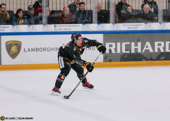 4 Hazen Jonathan, C.G Photographie, Colin Girard, HCA, HCAjoie, Hockey Club Ajoie, Joueurs NL, NL, National League, Porrentruy, RAIFFEISEN ARENA, Saison 2023-24, hockey, shoot