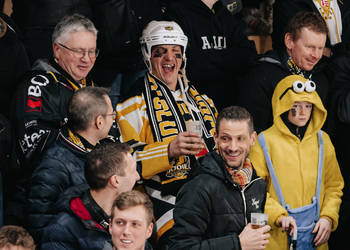 C.G Photographie, Colin Girard, HCA, HCAjoie, Hockey Club Ajoie, NL, National League, Porrentruy, Public, RAIFFEISEN ARENA, Saison 2023-24, carnaval, déguisé, hockey, supporters