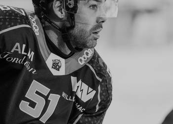 51 Birbaum Alain, C.G Photographie, Colin Girard, HCA, HCAjoie, Hockey Club Ajoie, Joueurs NL, NL, National League, Porrentruy, RAIFFEISEN ARENA, Saison 2023-24, banc joueur, hockey