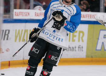 4 Hazen Jonathan, C.G Photographie, Colin Girard, HCA, HCAjoie, Hockey Club Ajoie, Joueurs NL, Match de charité, NL, National League, Porrentruy, RAIFFEISEN ARENA, Saison 2023-24, Warm Up, hockey