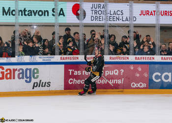 96 Timashov Dmytro, But, C.G Photographie, Colin Girard, HCA, HCAjoie, Hockey Club Ajoie, Match de charité, NL, National League, Porrentruy, RAIFFEISEN ARENA, Saison 2023-24, célébration, hockey