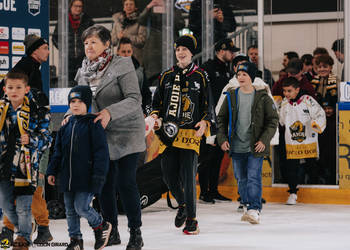 C.G Photographie, Colin Girard, Fin de match, HCA, HCAjoie, Hockey Club Ajoie, Ligue contre le cancer, Match de charité, NL, National League, Porrentruy, RAIFFEISEN ARENA, Saison 2023-24, enfant, hockey