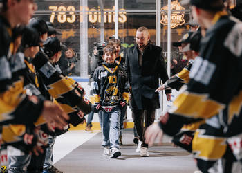 C.G Photographie, Colin Girard, HCA, HCAjoie, Hockey Club Ajoie, Levé de Maillot - Steven Barras, NL, National League, Porrentruy, RAIFFEISEN ARENA, Saison 2023-24, Steven Barras, avant match, cérémonie, hockey