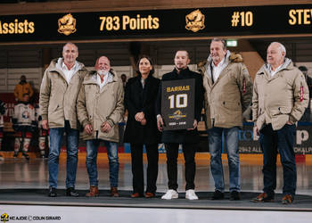 C.G Photographie, Colin Girard, Girardin Claude, HCA, HCAjoie, Hockey Club Ajoie, Levé de Maillot - Steven Barras, NL, National League, Patrick Hauert - Président, Patrick Vernier, Porrentruy, RAIFFEISEN ARENA, Saison 2023-24, Schaffter Thomas, Steven Barras, avant match, comité, cérémonie, hockey