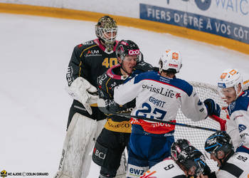 2 Pilet Valentin, C.G Photographie, Colin Girard, HCA, HCAjoie, Hockey Club Ajoie, Joueurs NL, NL, National League, Porrentruy, RAIFFEISEN ARENA, Saison 2023-24, bagarre, hockey