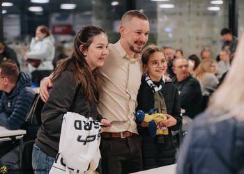 C.G Photographie, Colin Girard, HCA, HCAjoie, Hockey Club Ajoie, Levé de Maillot - Steven Barras, NL, National League, Porrentruy, RAIFFEISEN ARENA, Saison 2023-24, Steven Barras, hockey, séance d'autographe