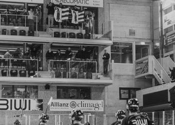 C.G Photographie, Colin Girard, Fin de match, HCA, HCAjoie, Hockey Club Ajoie, Loges, NL, National League, Porrentruy, RAIFFEISEN ARENA, Recomatic, Saison 2023-24, drapeaux, hockey