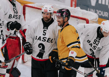 87 Pedretti Marco, C.G Photographie, Colin Girard, EHC Basel, HCA, HCAjoie, Hockey Club Ajoie, Match amical, NL, National League, Porrentruy, RAIFFEISEN ARENA, Saison 2024-25, hockey, sourire