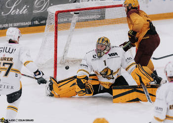 1 Conz Benjamin, C.G Photographie, Colin Girard, GSHC, Genève Servette Hockey Club, HCA, HCAjoie, Hockey Club Ajoie, Maillot Extérieur, Maillot blanc, Match amical, NL, National League, Porrentruy, RAIFFEISEN ARENA, Saison 2024-25, hockey