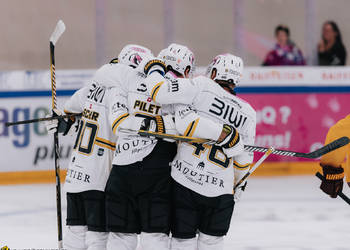 But, C.G Photographie, Colin Girard, GSHC, Genève Servette Hockey Club, Groupe, HCA, HCAjoie, Hockey Club Ajoie, Maillot Extérieur, Maillot blanc, Match amical, NL, National League, Porrentruy, RAIFFEISEN ARENA, Saison 2024-25, complicité, hockey