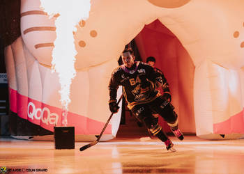 64 Scheidegger Joel, C.G Photographie, Club National League, Colin Girard, HCA, HCA Vs SC Bern, HCAjoie, Hockey Club Ajoie, Joueurs 1ERE, NL, National League, Porrentruy, RAIFFEISEN ARENA, Saison 2024-25, avant match, entrée joueurs, hockey