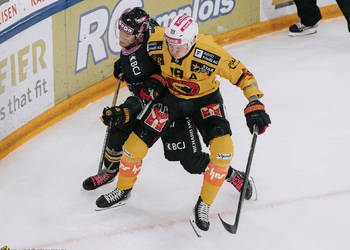 2 Pilet Valentin, C.G Photographie, Club National League, Colin Girard, HCA, HCA Vs SC Bern, HCAjoie, Hockey Club Ajoie, Joueurs 1ERE, NL, National League, Porrentruy, RAIFFEISEN ARENA, Saison 2024-25, charge, hockey