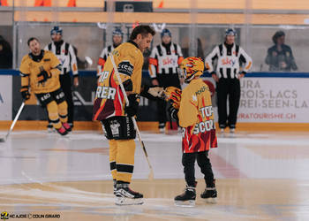 43 Brennan Terrence James, C.G Photographie, Colin Girard, HCA, HCA Vs EVZ, HCAjoie, Hockey Club Ajoie, Joueurs NL, Maillot Jaune, NL, National League, Porrentruy, Postfinance Topscorer, RAIFFEISEN ARENA, Saison 2023-24, Saison 2024-25, hockey