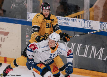 90 Fischer Jannik, C.G Photographie, Colin Girard, HCA, HCA Vs EVZ, HCAjoie, Hockey Club Ajoie, Joueurs 1ERE, Maillot Jaune, NL, National League, Porrentruy, RAIFFEISEN ARENA, Saison 2024-25, hockey