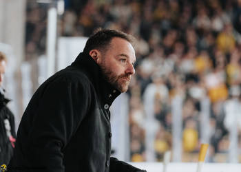 C.G Photographie, Club National League, Colin Girard, HCA, HCAjoie, Hockey Club Ajoie, NL, National League, Porrentruy, RAIFFEISEN ARENA, Saison 2024-25, Vauclair Julien Dir. Sportif - Entraineur, banc joueur, hockey