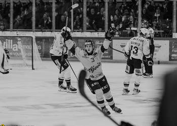 3 Honka Anttoni, But, C.G Photographie, Club National League, Colin Girard, HCA, HCAjoie, Hockey Club Ajoie, Maillot Jaune, NL, National League, Porrentruy, RAIFFEISEN ARENA, Saison 2024-25, célébration, hockey