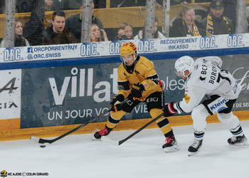 32 Turkulainen Jerry, C.G Photographie, Club National League, Colin Girard, HCA, HCAjoie, Hockey Club Ajoie, Joueurs 1ERE, Maillot Jaune, NL, National League, Porrentruy, Postfinance Topscorer, RAIFFEISEN ARENA, Saison 2024-25, Villat Meubles, hockey, sponsor