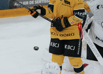 32 Turkulainen Jerry, C.G Photographie, Club National League, Colin Girard, HCA, HCAjoie, Hockey Club Ajoie, Joueurs 1ERE, Maillot Jaune, NL, National League, Porrentruy, Postfinance Topscorer, RAIFFEISEN ARENA, Saison 2024-25, grimace, hockey